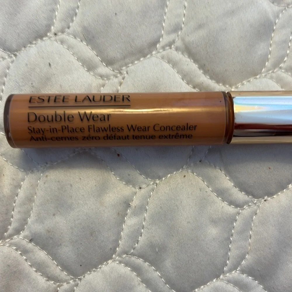 Estée Lauder Double Wear Concealer, medium deep 4N.